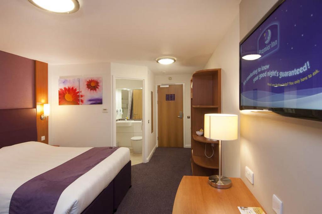 Premier Inn Edinburgh Airport - Newbridge Newbridge  Esterno foto